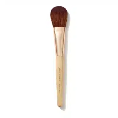 Chisel Powder Brush - A full, plush brush for applying loose powders. Features and Benefits: A long and full brush with medium-density bristles. Luxuriously soft. The optimal brush for our loose powders.